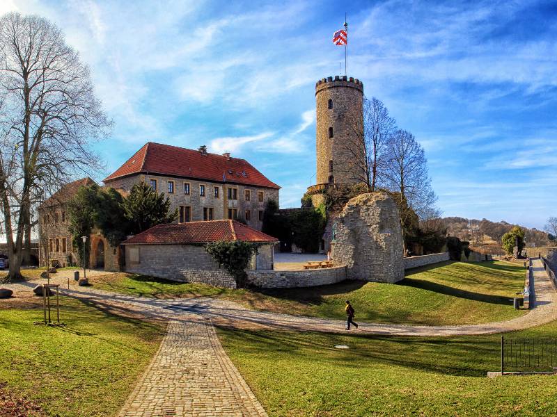 Die Sparrenburg im Sonnenschein © DerSilent