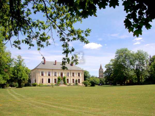 Chateau Charly (Auvergne-Rhône-Alpes) - Blick aus dem Park