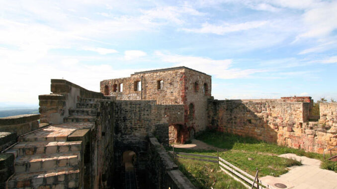 Burg-Hohenrechberg_2104_Palas