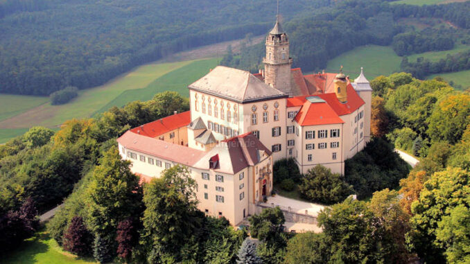 Schloss-Baldern_Luftaufnahme_C-Fuerst-Wallerstein-Schloss-Baldern