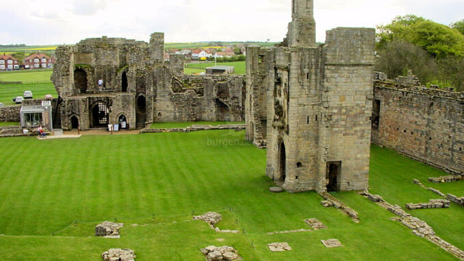 Warkworth-Castle_0093_Innenhof