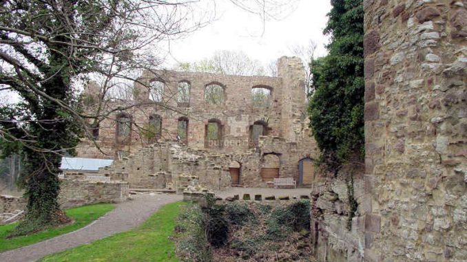 Burg-Hardenberg_Innenhof-2_0012