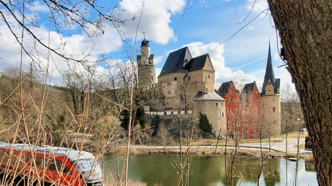 Museum-Burg-Stein_Nahverkehr-und-Wanderwege-direkt-vor-der-Tuer_c-Susann-Gramm_800