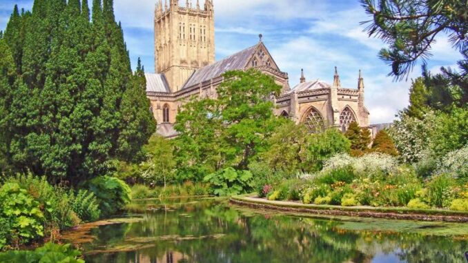 The-Bishops-Palace-and-Gardens_Kathedrale_c-The-Bishops-Palace-and-Gardens_800