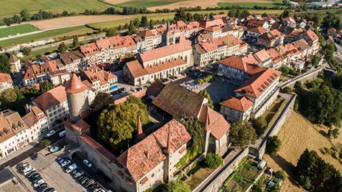 Château de Romont mitten in der Stadt_c-Pascal Gertschen Office du tourisme Romont