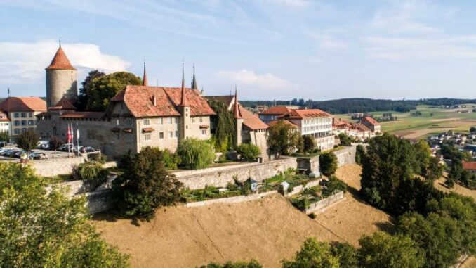 Château de Romont_ueber dem Tal_c-Pascal-Gertschen_Office du tourisme Romont